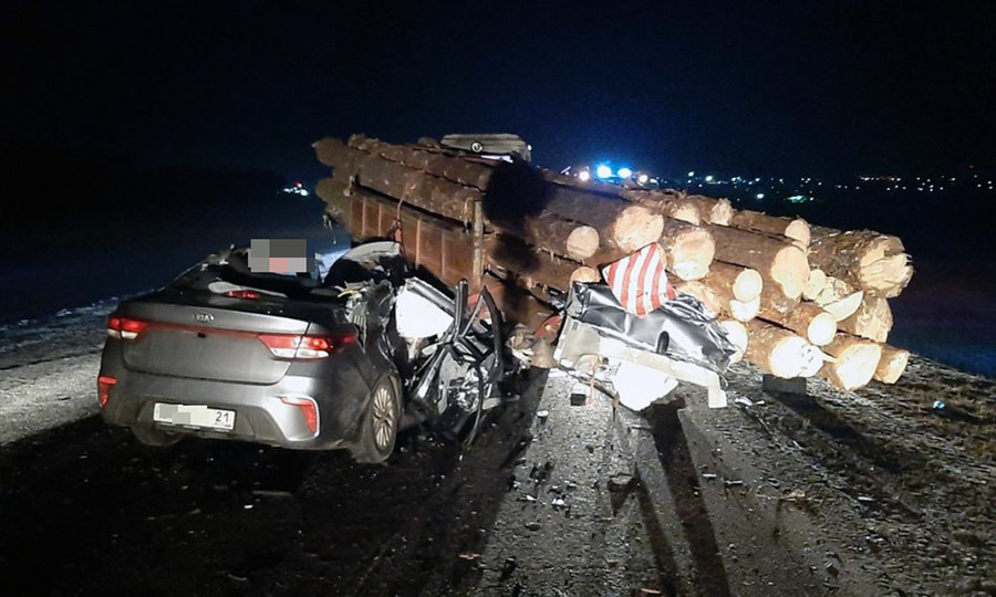 В Чувашии в аварии с участием трактора и легковушки погибли три человека