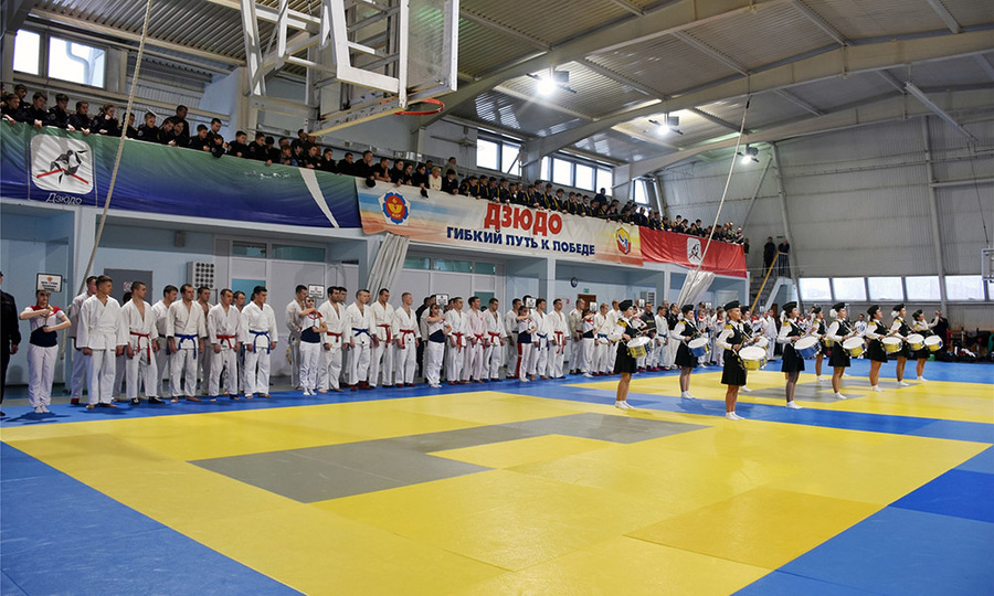 В Чебоксарах проходит чемпионат Приволжья по рукопашному бою среди сотрудников отрядов «Гром»