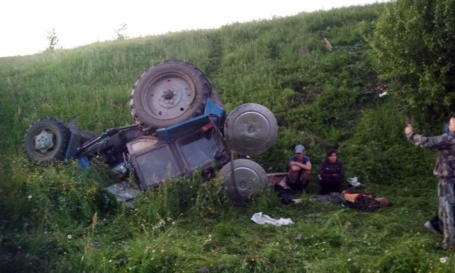 В Моргаушском районе трактор съехал в кювет. Водитель погиб