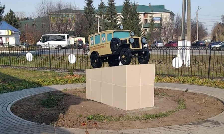 В Чувашии осужденные создали памятник в виде первой машины «скорой помощи»