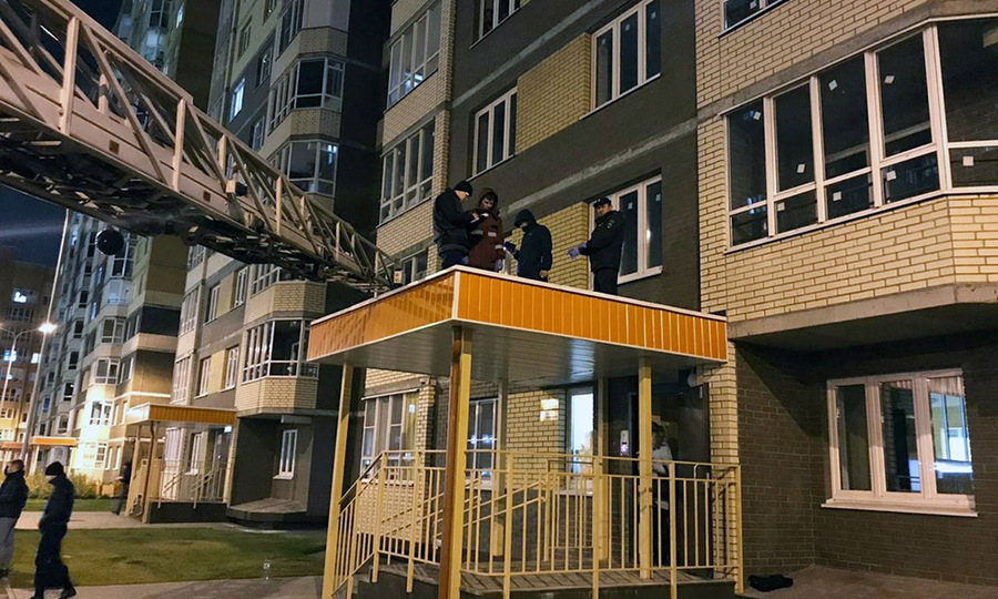В Чебоксарах ребенок выпал из окна 13 этажа