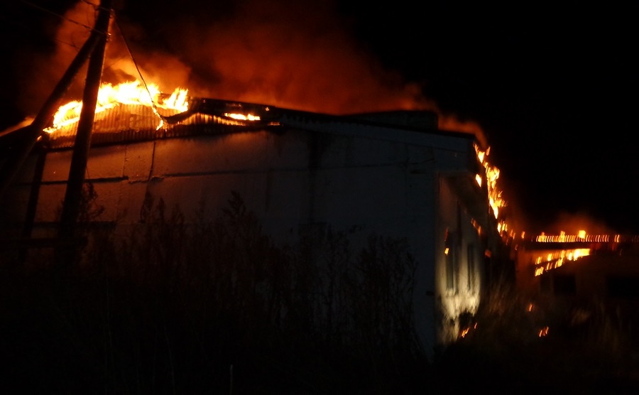 В Яльчикском районе на территории частной фермы произошел пожар