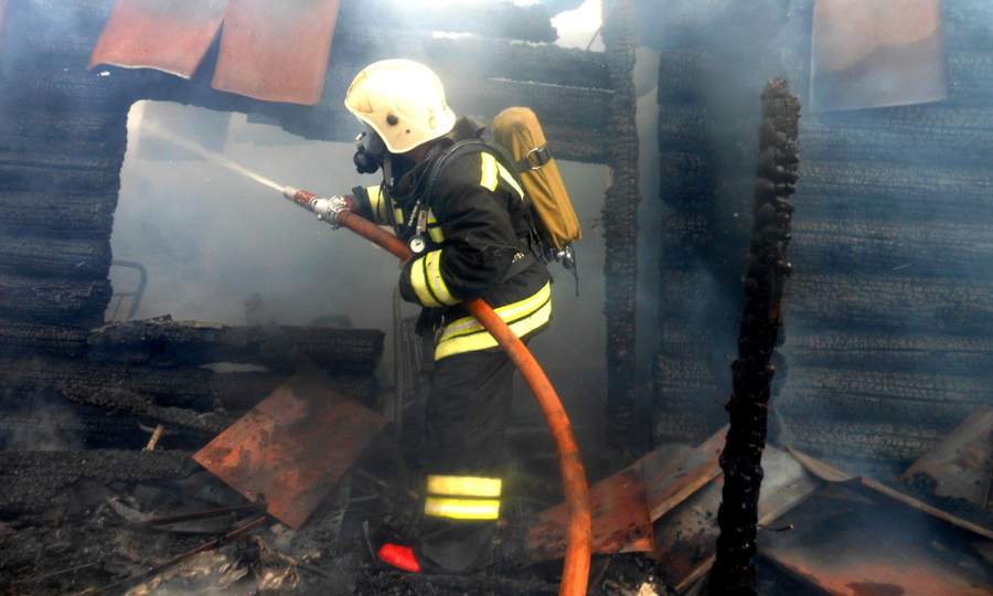 При пожаре в Порецком районе погибли четыре человека