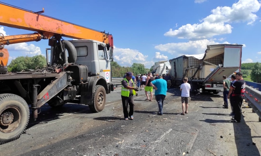 В Козловском районе столкнулись два грузовика. Один человек погиб