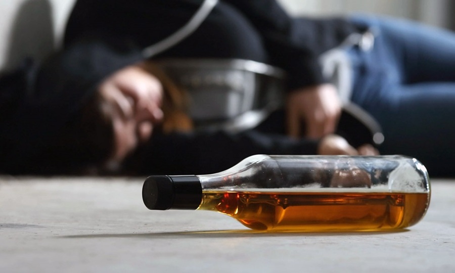 В Аликовском районе умерли четыре человека от отравления поддельным алкоголем