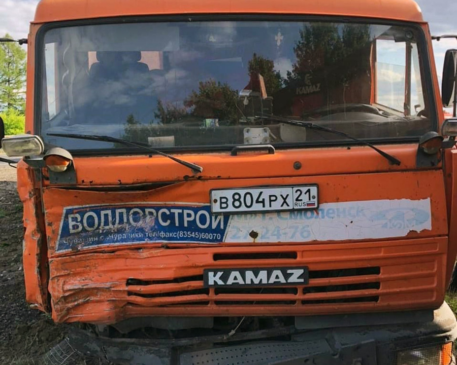 В Чебоксарском районе «Калина» влетела в «КамАЗ». Водитель легковушки погиб