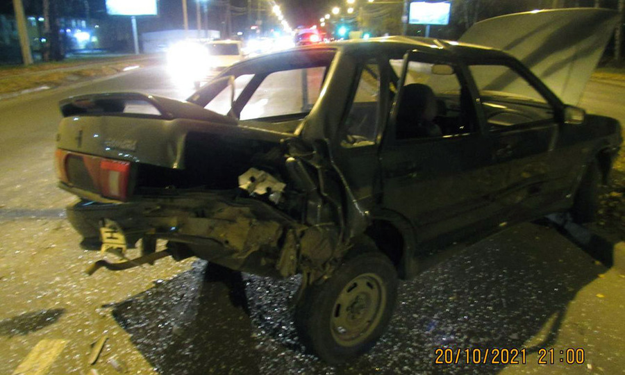 В Чебоксарах пьяный водитель сбил участников другого ДТП