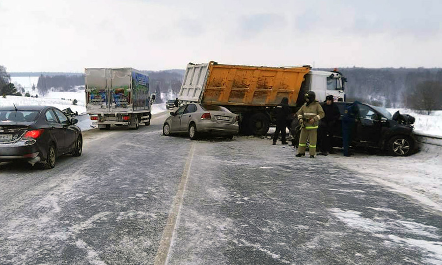 В Комсомольском районе произошло смертельное ДТП с участием трех авто