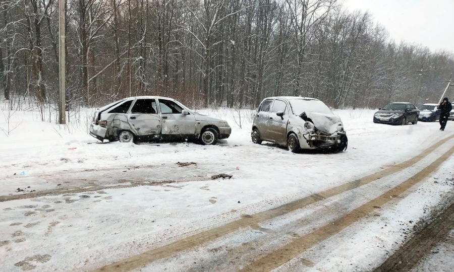 В Вурнарском районе 18-летний водитель без прав устроил аварию с пострадавшими