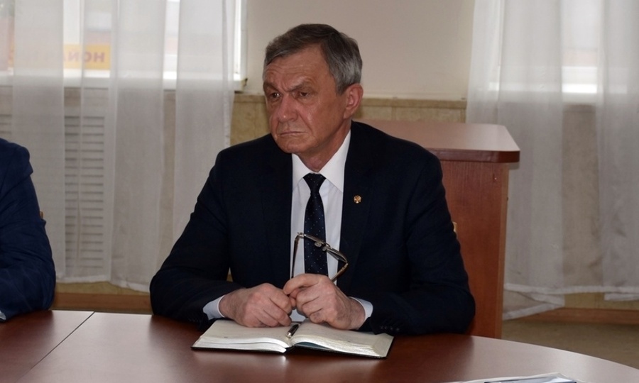 Главу администрации Аликовского района требуют уволить из-за конфликта интересов