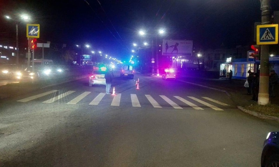 В Чебоксарах водитель кроссовера сбил пешехода возле автовокзала