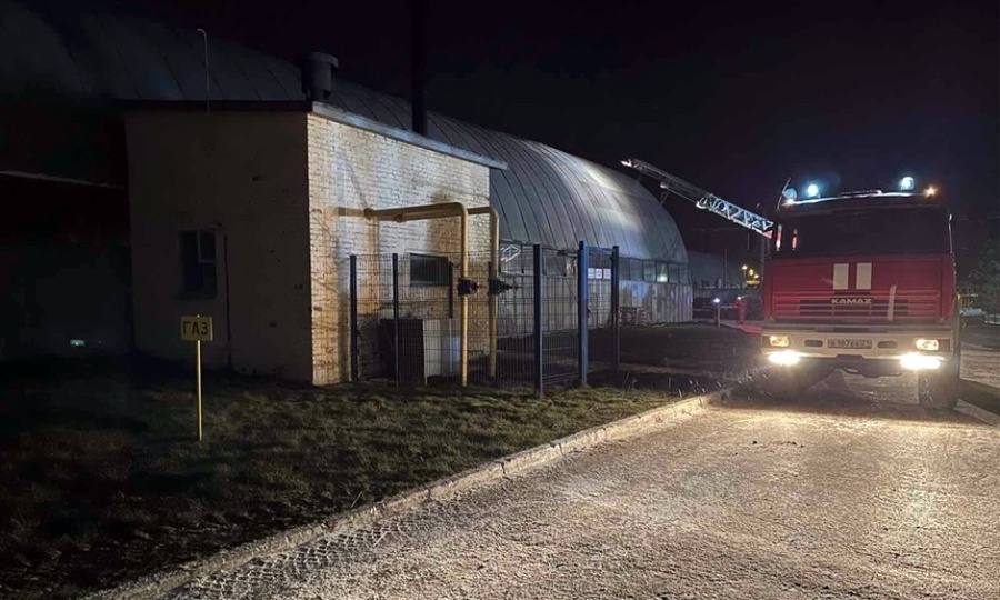 В Моргаушском районе горел цех завода автомобильной спецтехники